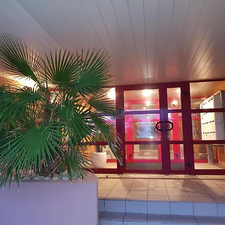 Dans De Standing Avec Parking Et Sa Terrasse Vue アパート
